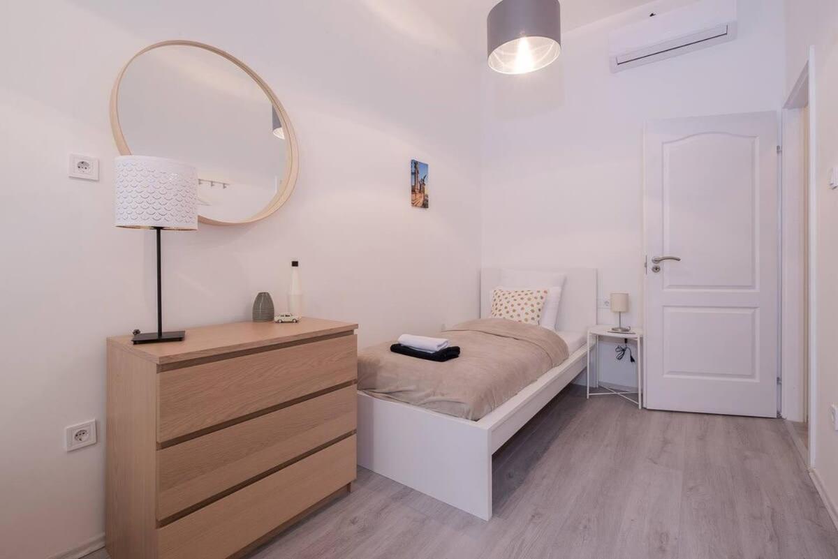 בודפשט Central Brand New And Modern Apartment מראה חיצוני תמונה