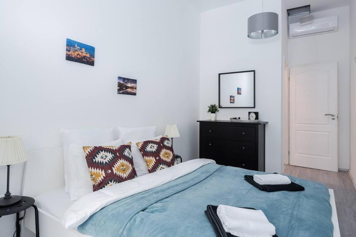 בודפשט Central Brand New And Modern Apartment מראה חיצוני תמונה
